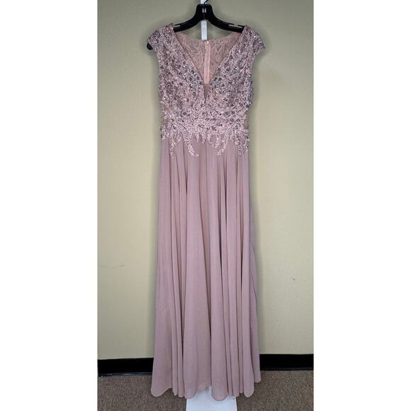 Mac Duggal NWT Appliqué Cap Sleeve Bodice Flowy Gown in Vintage Lilac Size 6 - Picture 5 of 9